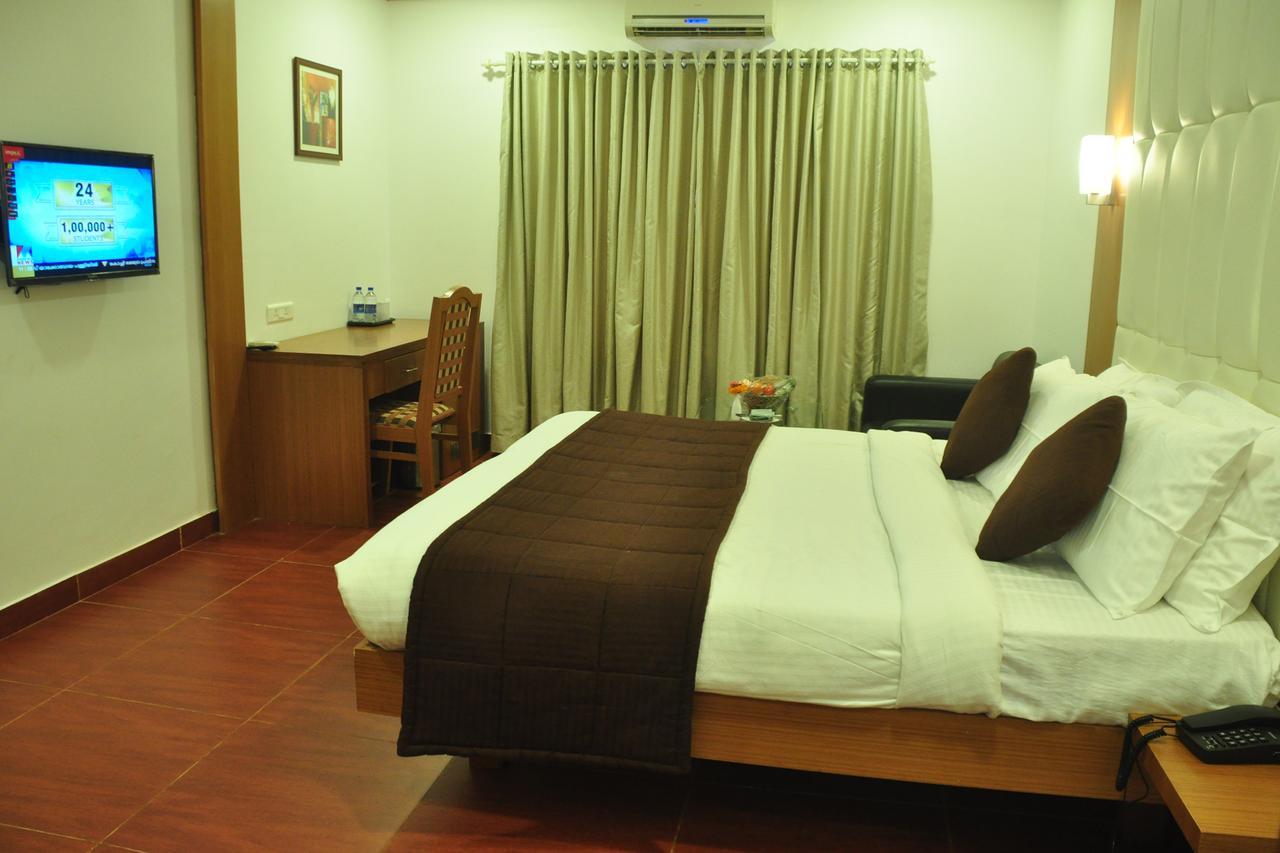 Broadbean Hotel Tellicherry Buitenkant foto