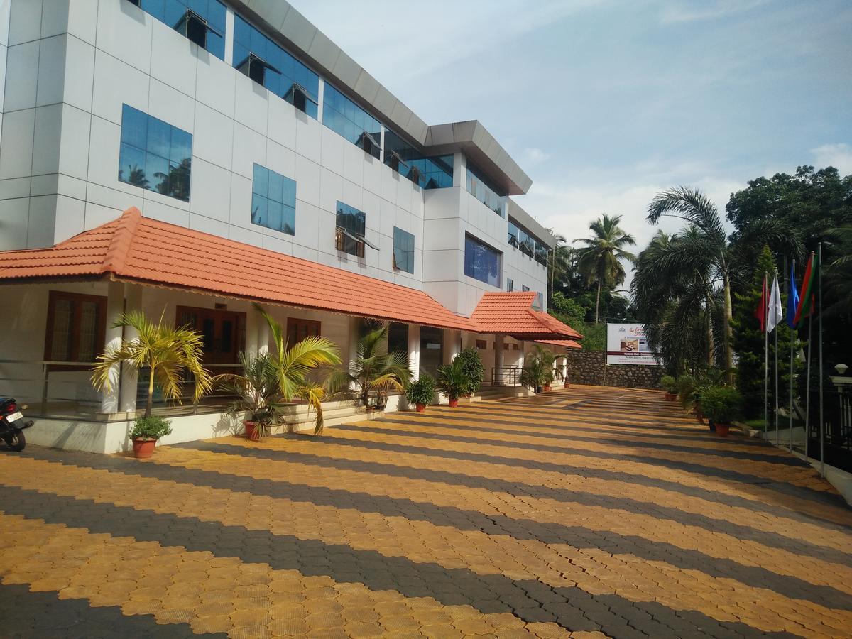 Broadbean Hotel Tellicherry Buitenkant foto